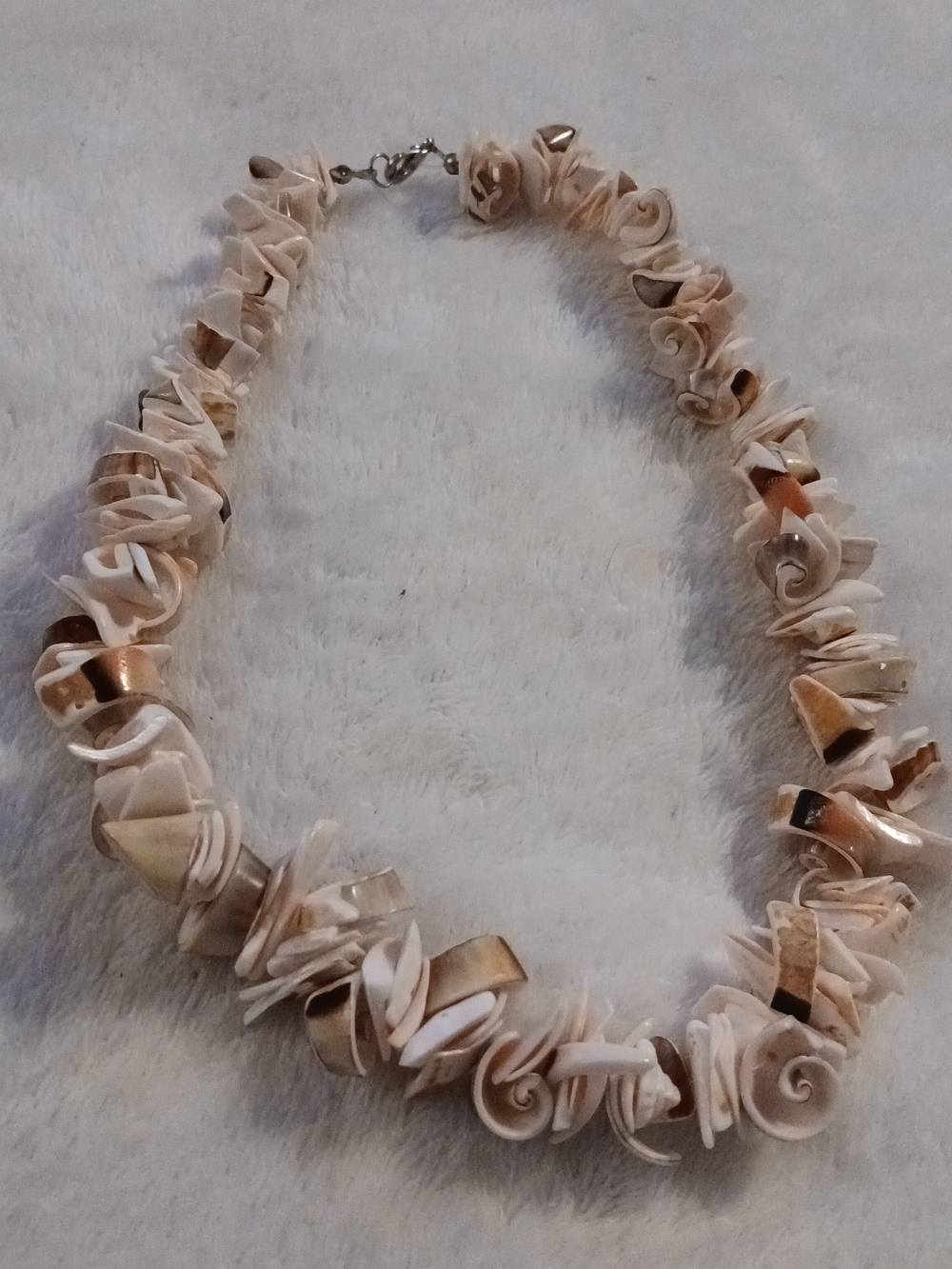 Handmade Cream Shell Flower Necklace with Lobster Clasp Closure